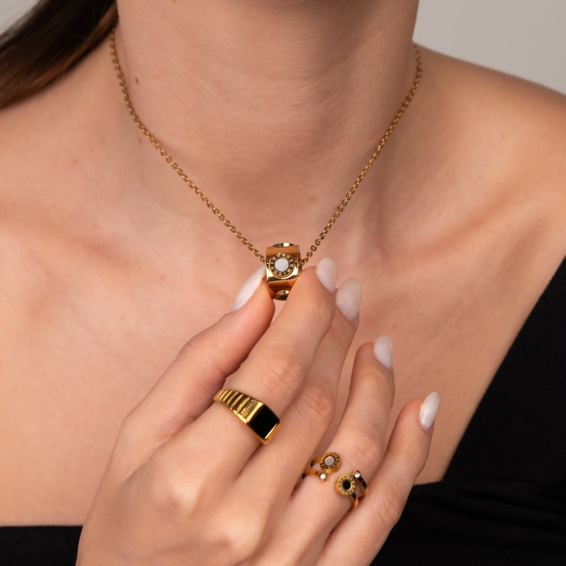 Colar Giratório Numeral Romanos Banhado em Ouro 18K - Murano Joias