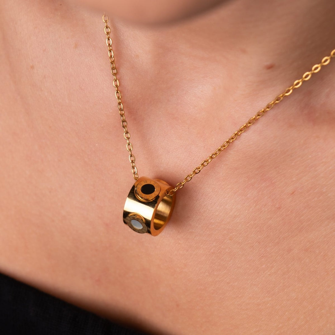 Colar Giratório Numeral Romanos Banhado em Ouro 18K - Murano Joias