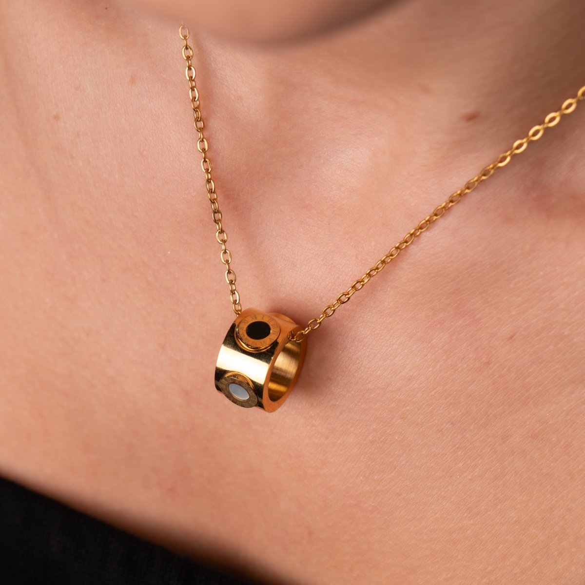 Colar Giratório Numeral Romanos Banhado em Ouro 18K - Murano Joias