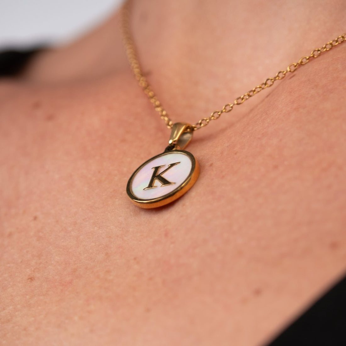 Colar Letra Inicial Marble Banhado em Ouro 18K - Murano Joias