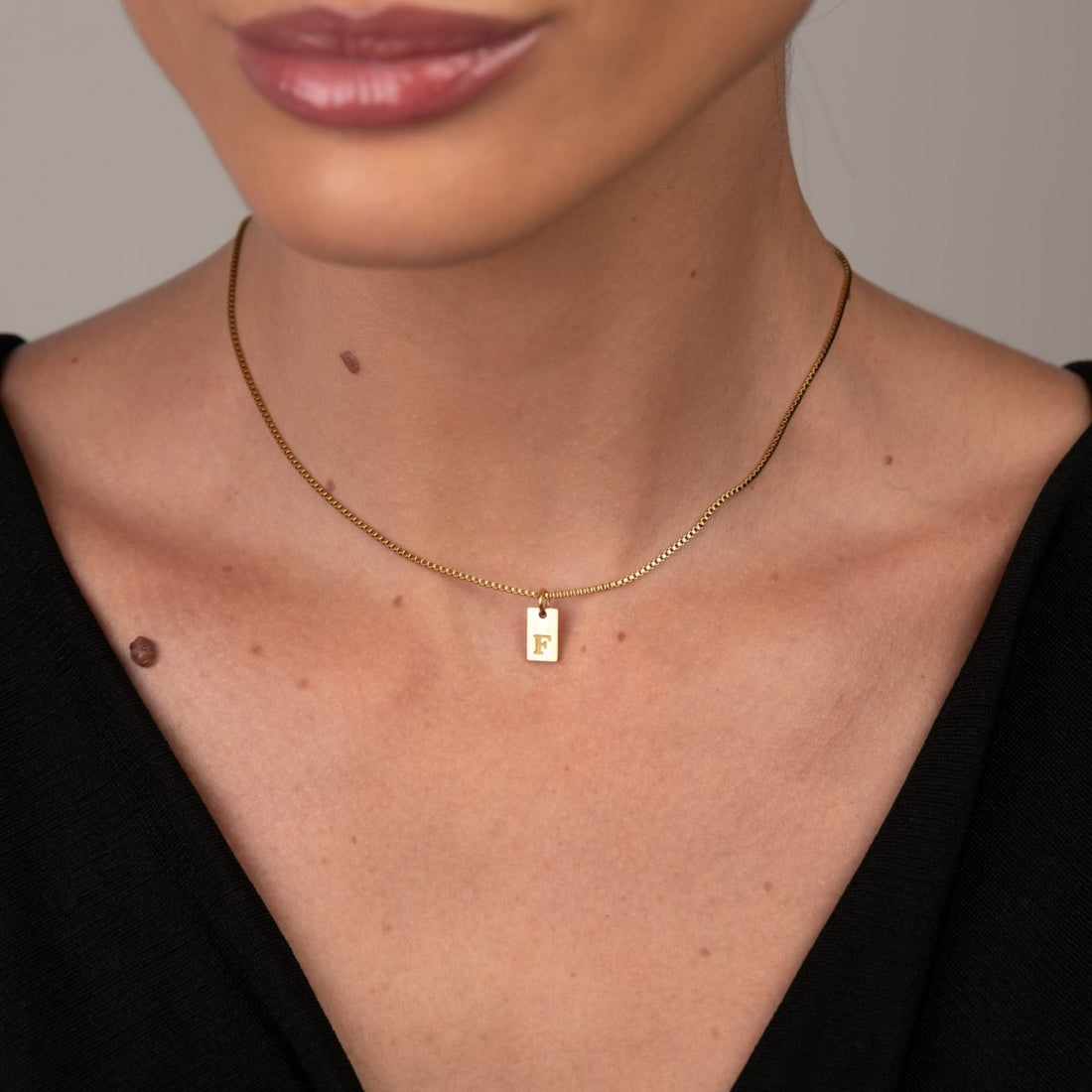 Colar Letra Inicial Minimal Banhado em Ouro 18K - Murano Joias