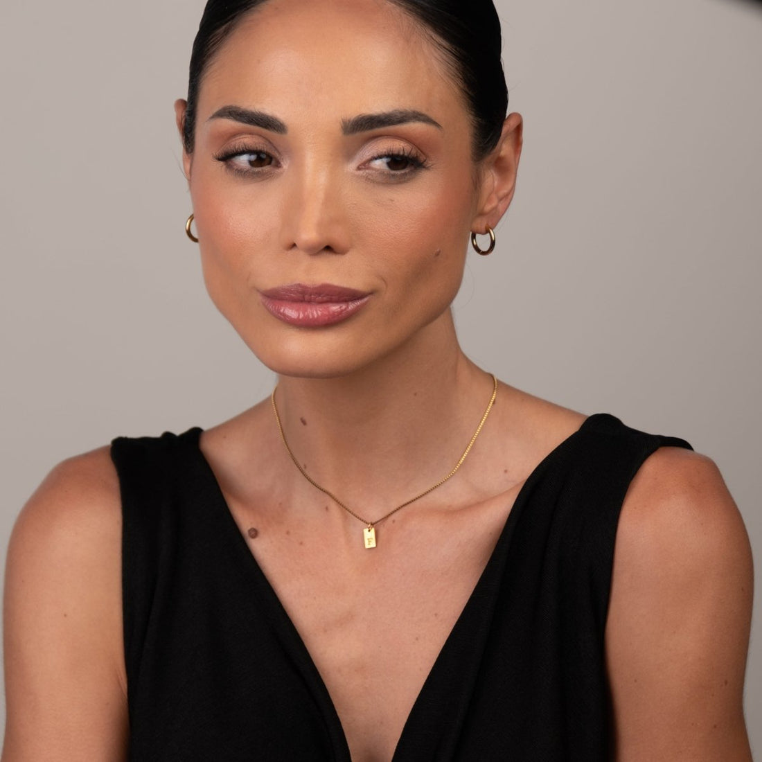 Colar Letra Inicial Minimal Banhado em Ouro 18K - Murano Joias