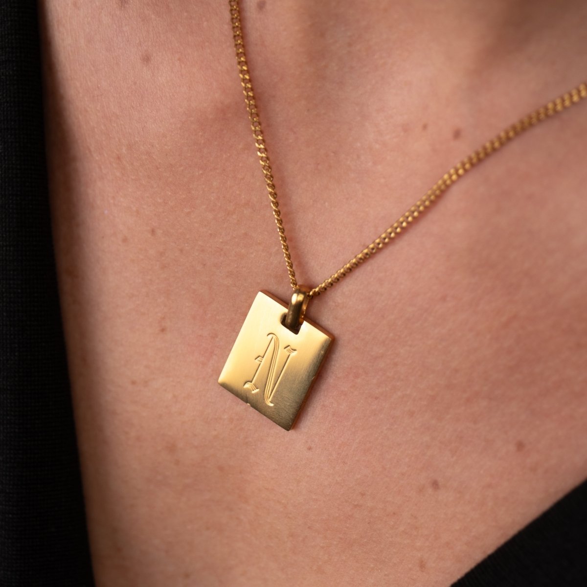 Colar Letra Inicial Modern Banhado em Ouro 18K - Murano Joias