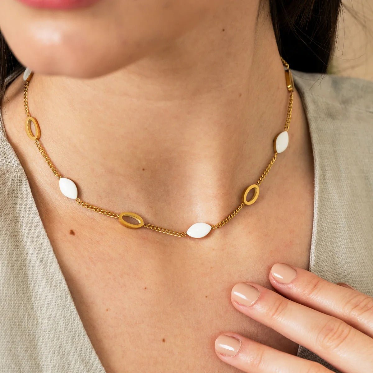 Colar Pingente Oval Angellica Banhado em Ouro 18K - Murano Joias