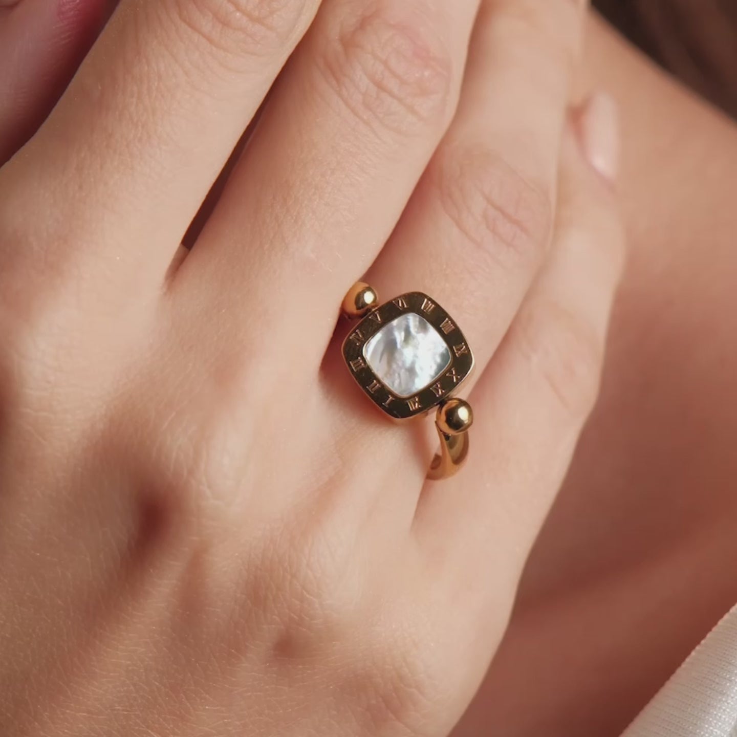 Anel Square Charm Giratório Banhado em Ouro 18k