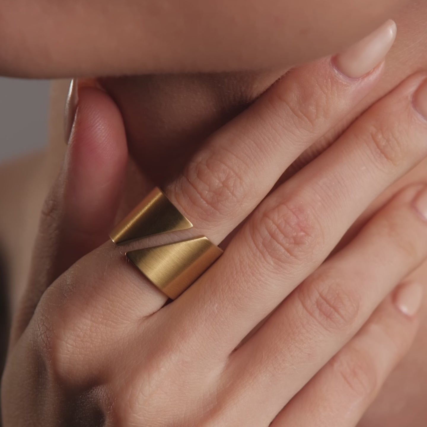 Anel Hips Banhado em Ouro 18K
