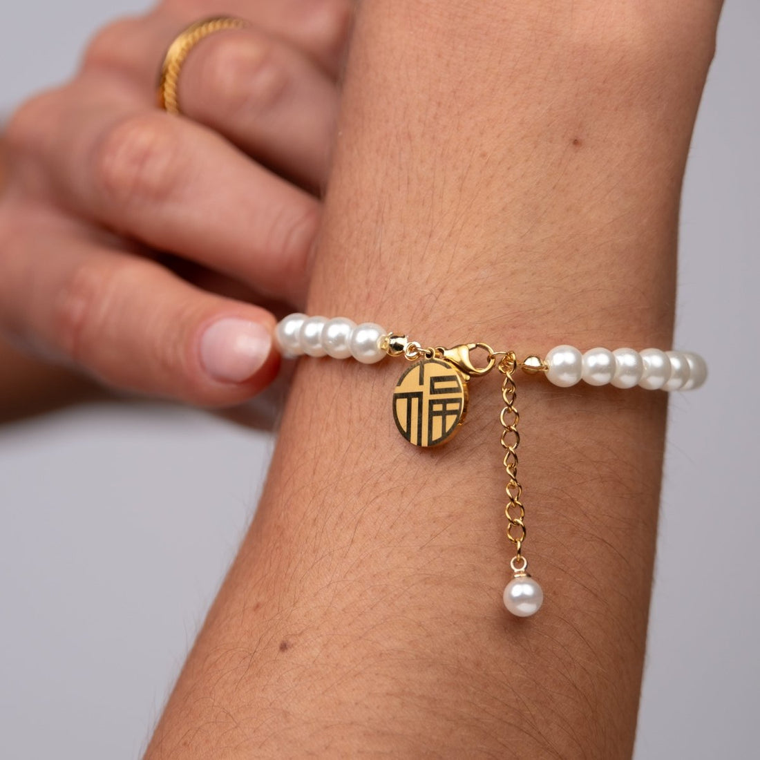 Pulseira de Pérolas Charm Banhada em Ouro 18K - Murano Joias