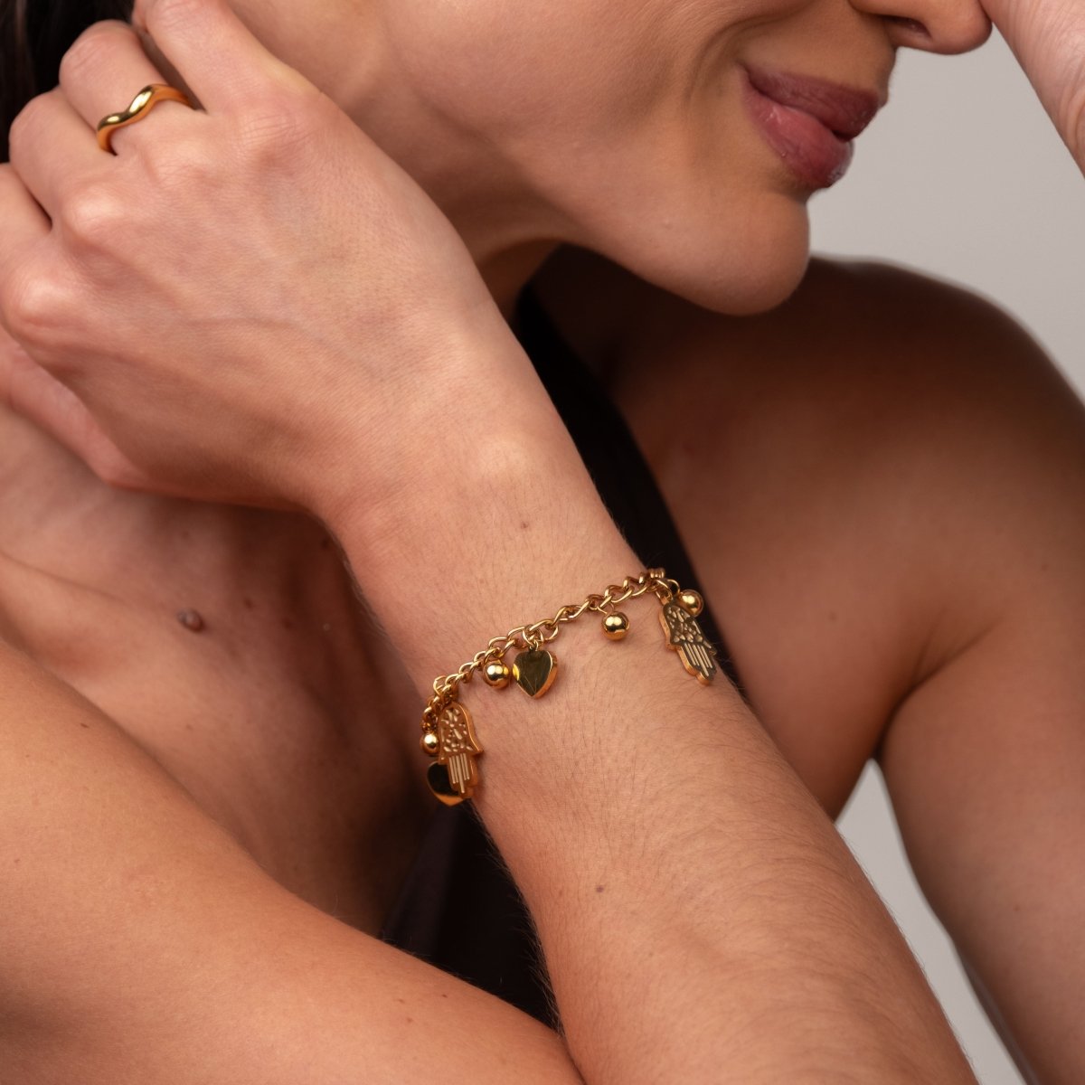 Pulseira Elos Pingente Coração e Hamsá Banhada em Ouro 18K - Murano Joias