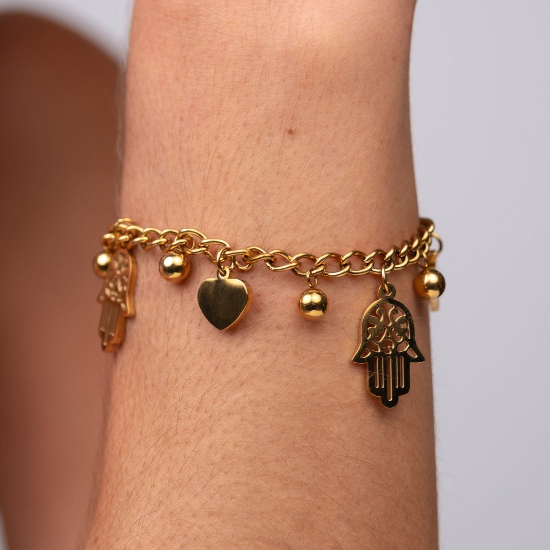 Pulseira Elos Pingente Coração e Hamsá Banhada em Ouro 18K - Murano Joias