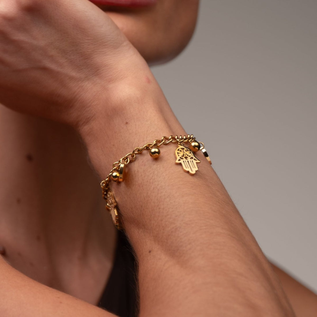 Pulseira Elos Pingente Coração e Hamsá Banhada em Ouro 18K - Murano Joias