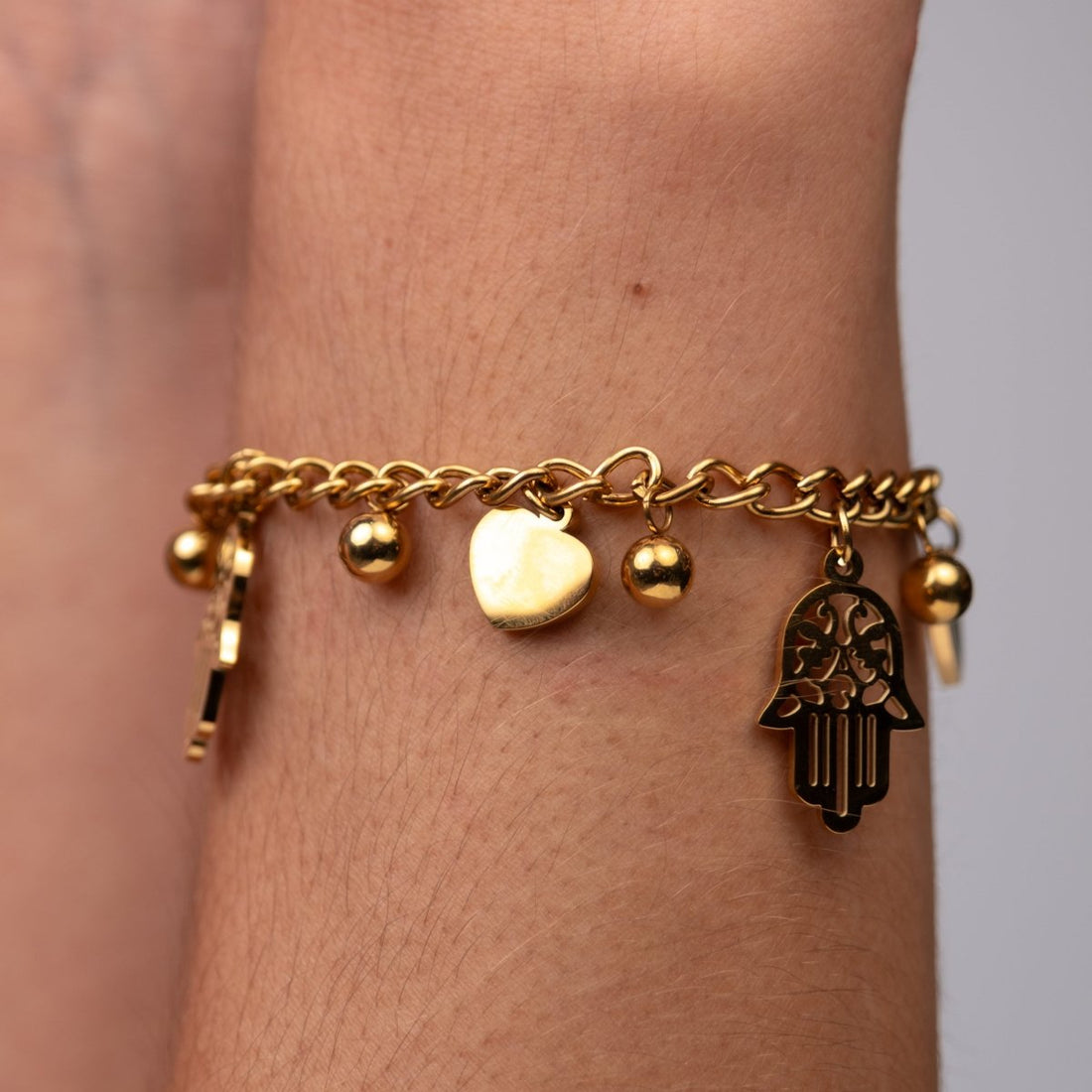 Pulseira Elos Pingente Coração e Hamsá Banhada em Ouro 18K - Murano Joias