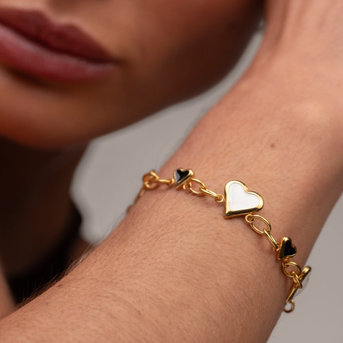 Pulseira Love Glow Monocromático Banhado em Ouro 18K - Murano Joias