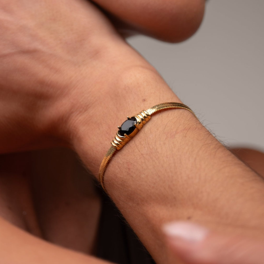Pulseira Malha Pedra Ônix Banhado em Ouro 18K - Murano Joias