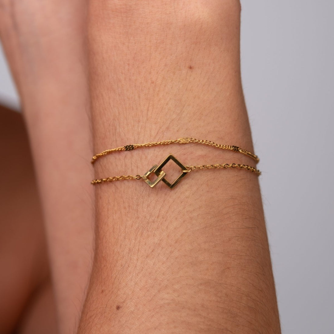 Pulseira Pingente Elo Quadrado Banhada em Ouro 18K - Murano Joias