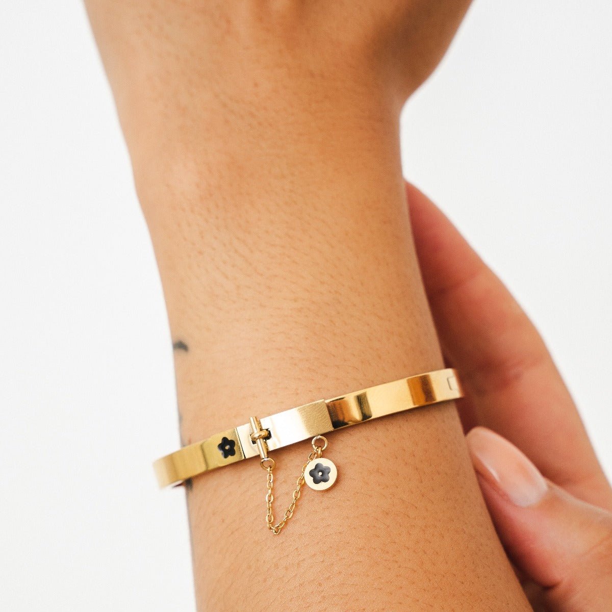 Bracelete Flor Lock Charm Banhada em Ouro 18K - Murano Joias
