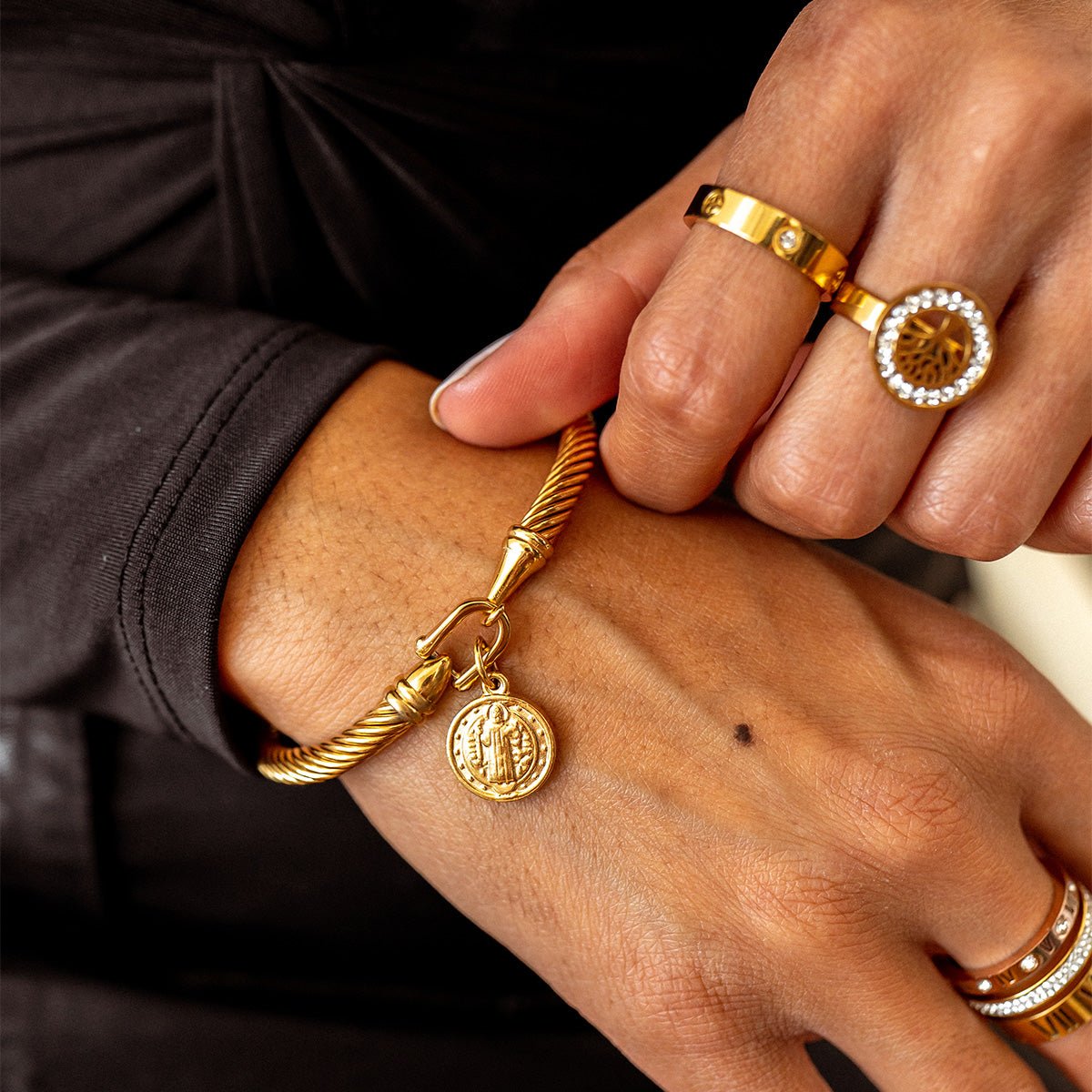 Bracelete Pingente São Bento Banhado em Ouro 18K - Murano Joias