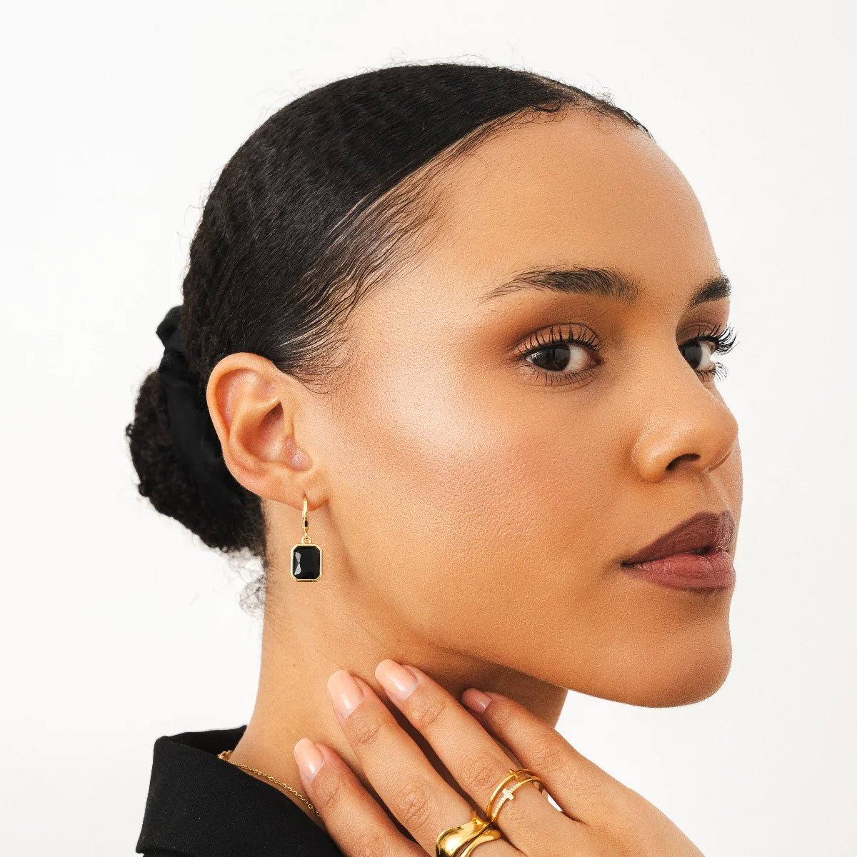 Brinco Argolinha Cristal Preto Banhado em Ouro 18k - Murano Joias