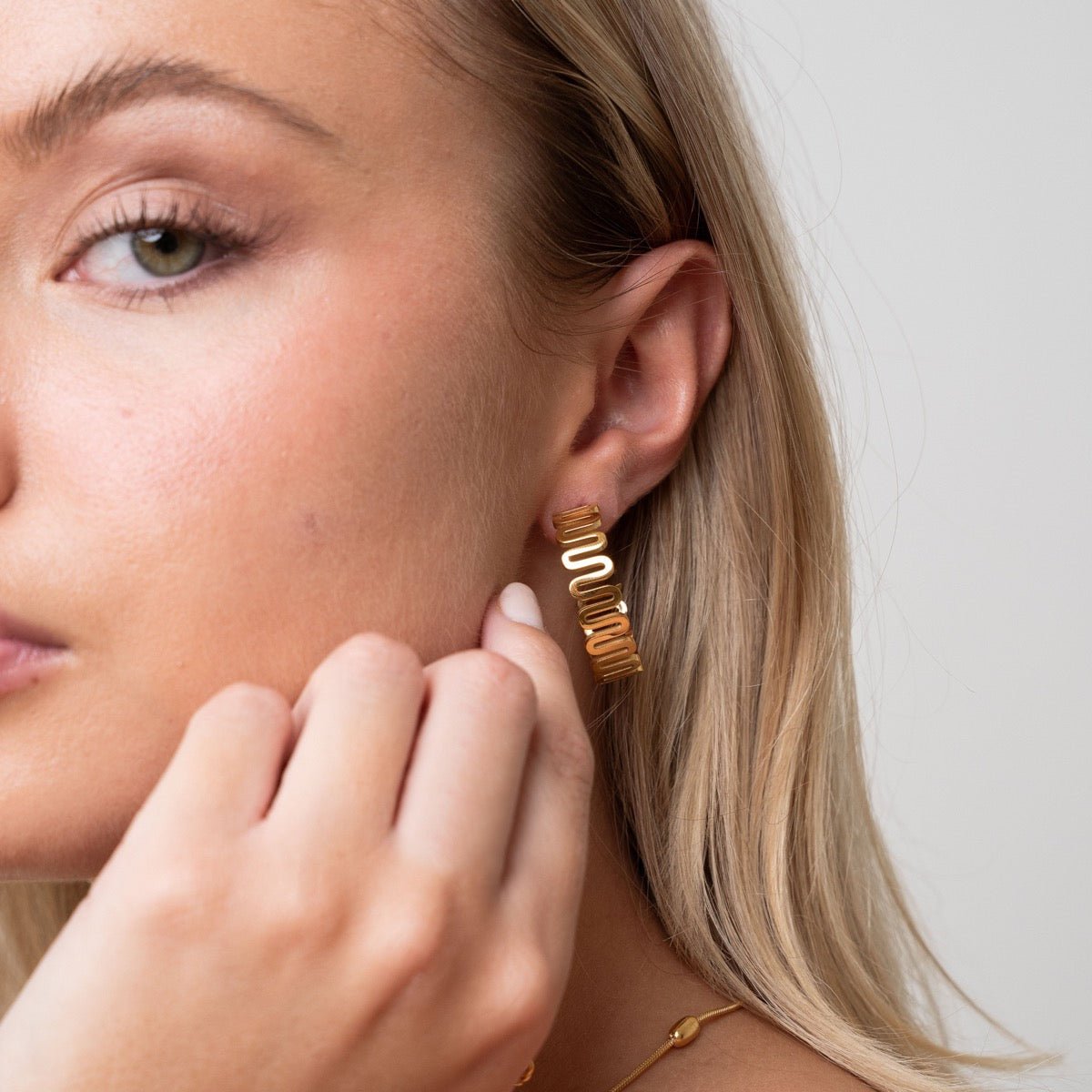 Brinco Zig Zag Banhado em Ouro 18k - Murano Joias