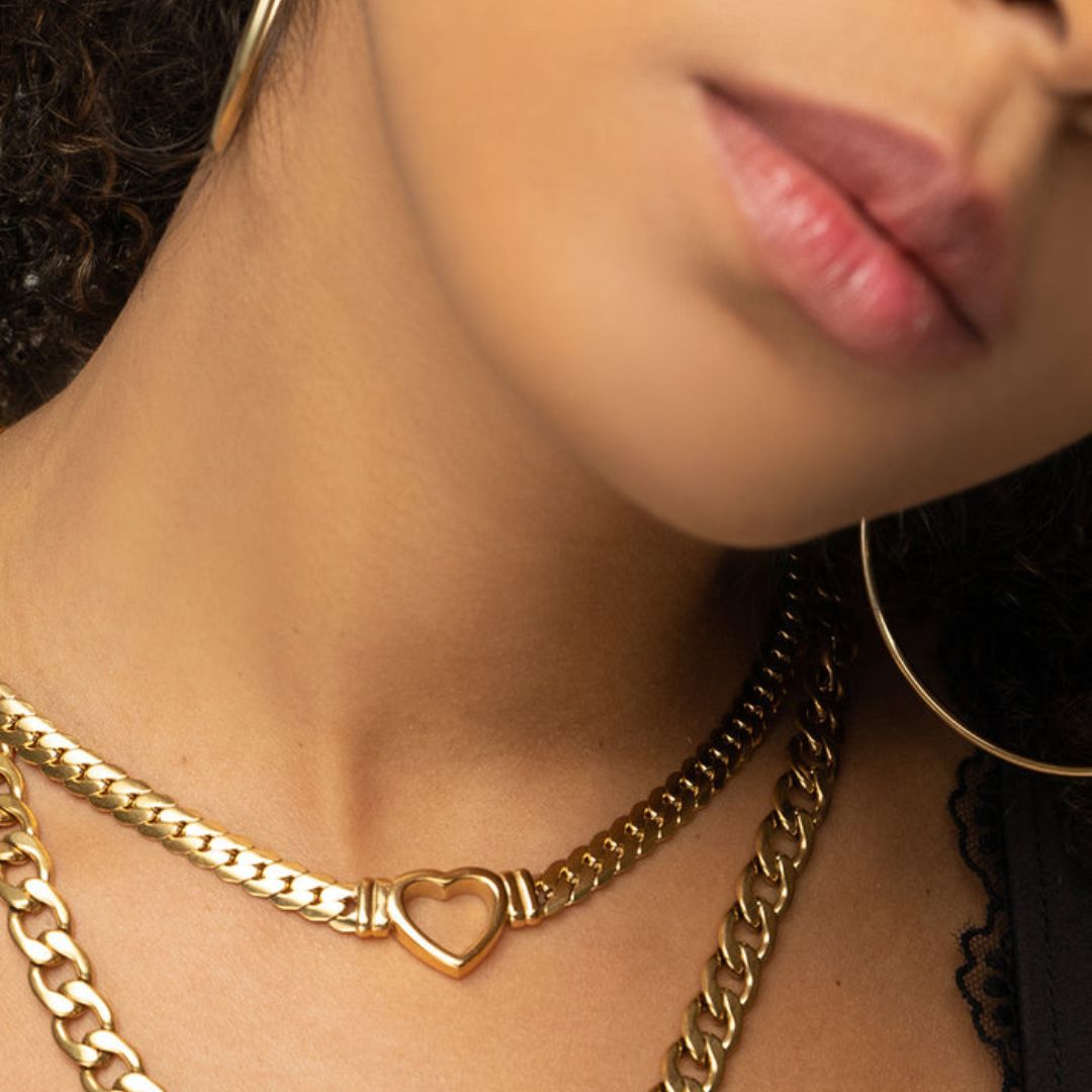 Colar Gargantilha Coração Minimalista Banhado em Ouro 18K - Murano Joias