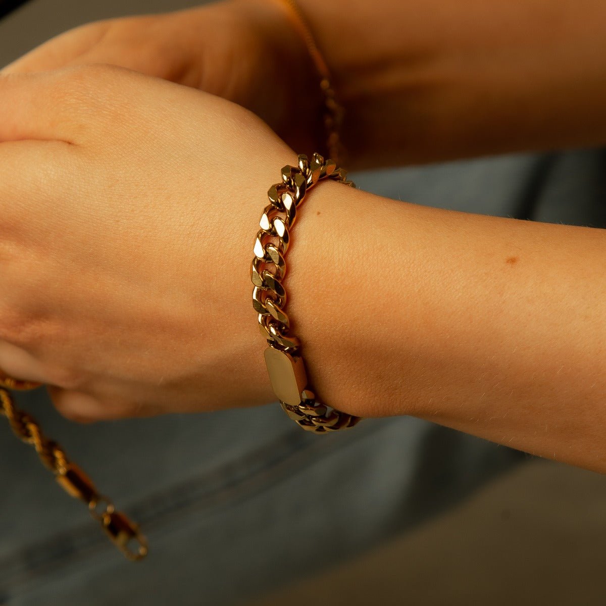 Pulseira de Corrente Pingente Retangular Banhada em Ouro 18k - Murano Joias
